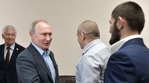 О чем говорили Путин и Хабиб. Президент поздравил бойца в Дагестане