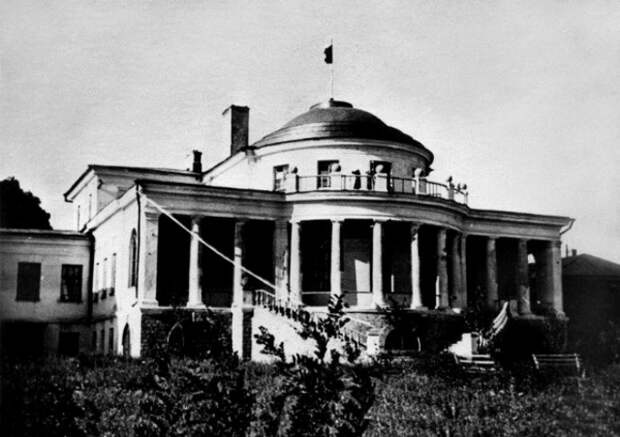 Алексеевский дворец в период строительства, 1910-е годы. /Фото: arzamas.academy Алексеевский дворец в период строительства, 1910-е годы. /Фото: arzamas.academy