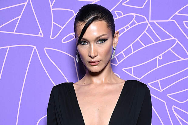 Голубые тени, стрелки и эффект мокрых волос: 5 бьюти-трендов из прошлого, которые оценили Белла Хадид, Дженнифер Лопес и другие