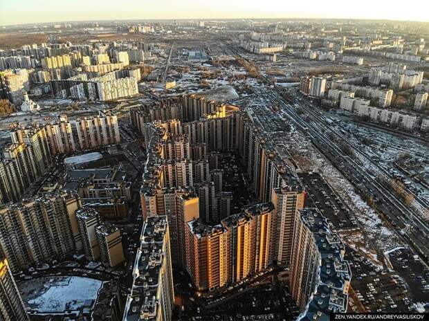 35 подъездов, 3708 квартир: как выглядит человейник-гигант в Санкт-Петербурге