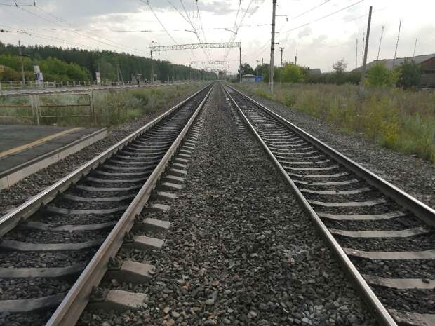 В Челябинской области дети устроили опасные игры с камнями на железной дороге