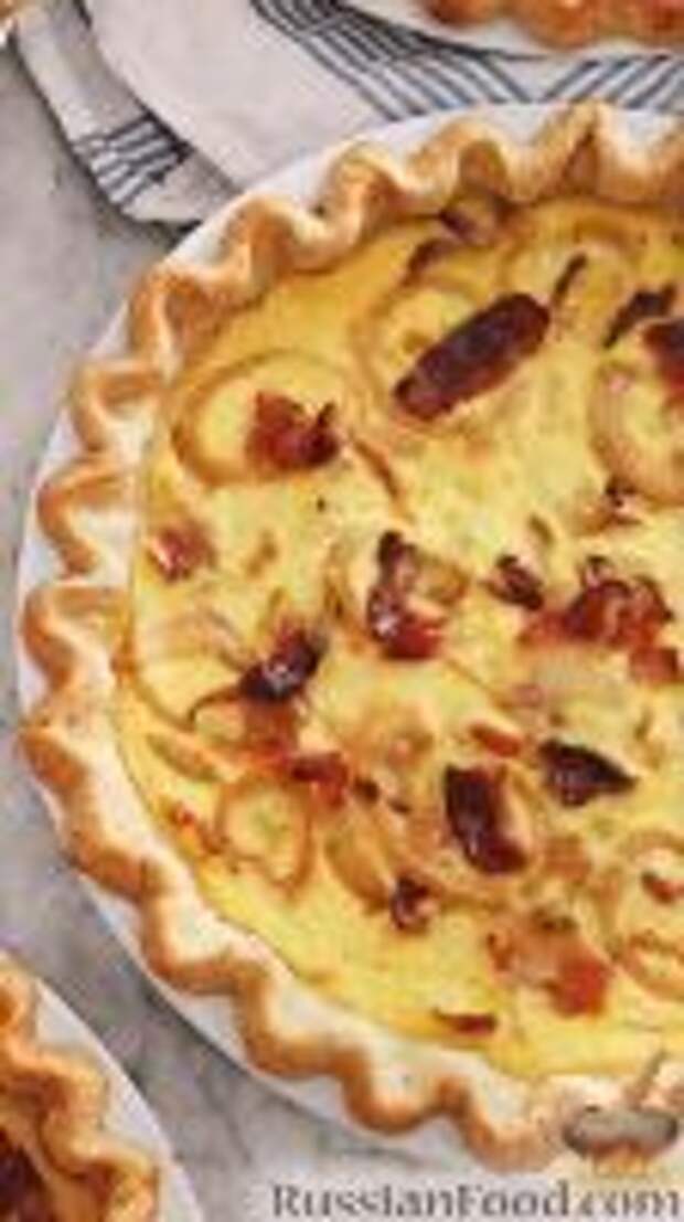 Фото к рецепту: Киш с луком, сыром и беконом