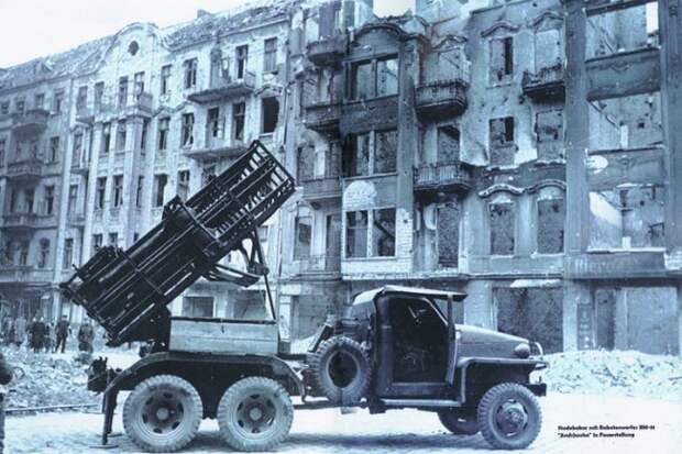 http://rnns.ru/uploads/posts/2009-05/1242888392_waffe_stalinorgel_d_798886a.jpg