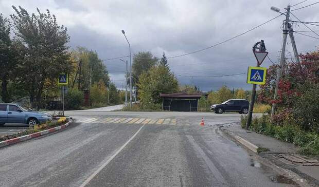 Водитель сбил девочку-подростка в Нижнем Тагиле, довез ее до остановки и уехал