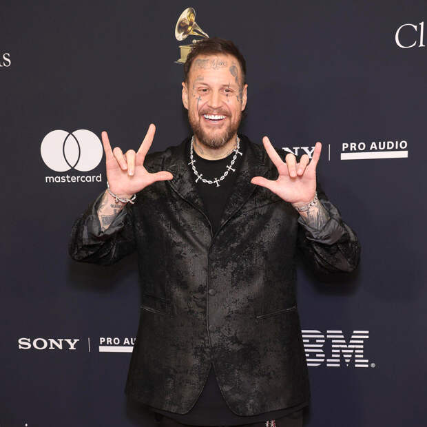 Известный музыкант вышел в свет после похудения на 136 килограммов