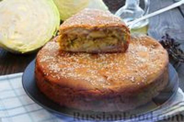 Фото к рецепту: Заливной пирог с картошкой и капустой (на кефире)