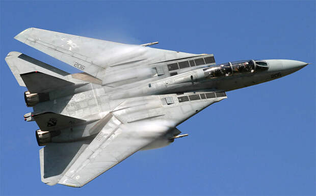 От большинства других истребителей и многоцелевых самолётов "четвертого поколения Grumman F-14 Tomcat отличала изменяемая геометрия крыла. Фото US NAVY