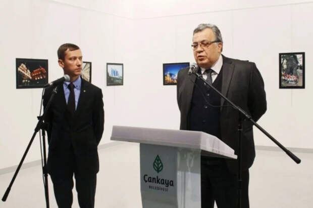 Hurriyet: организатор убийства посла РФ Карлова скрывается в Канаде