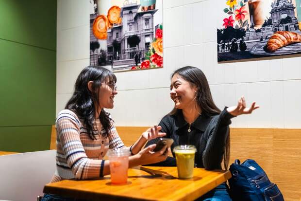 Около половины россиянок просят подруг «пробить» мужчину при знакомстве с ним