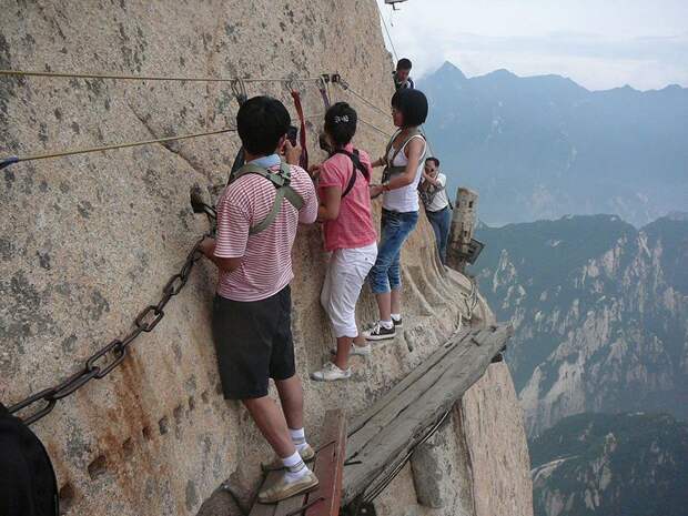 Самая опасная пешая тропа в мире hikingtrail01 Самая опасная пешая тропа в мире