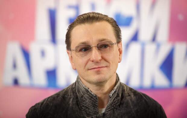 Актёр Сергей Безруков отсудил 200 тыс. рублей за продажу масок с его лицом