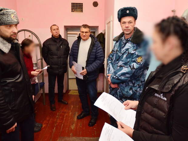 В СИЗО Крыма провели лекцию для несовершеннолетних и женщин о вреде курения