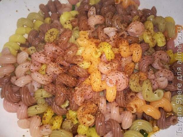 Цветные макароны с чесноком Цветные макароны с чесноком