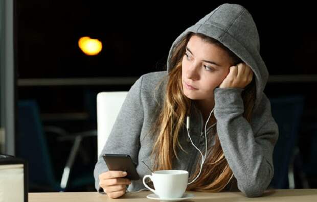 Казалось бы полезное изобретение на самом деле вредит людям: как смартфоны меняют нас к худшему