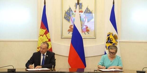 В ЗСК подписано соглашение с Думой Херсонской области