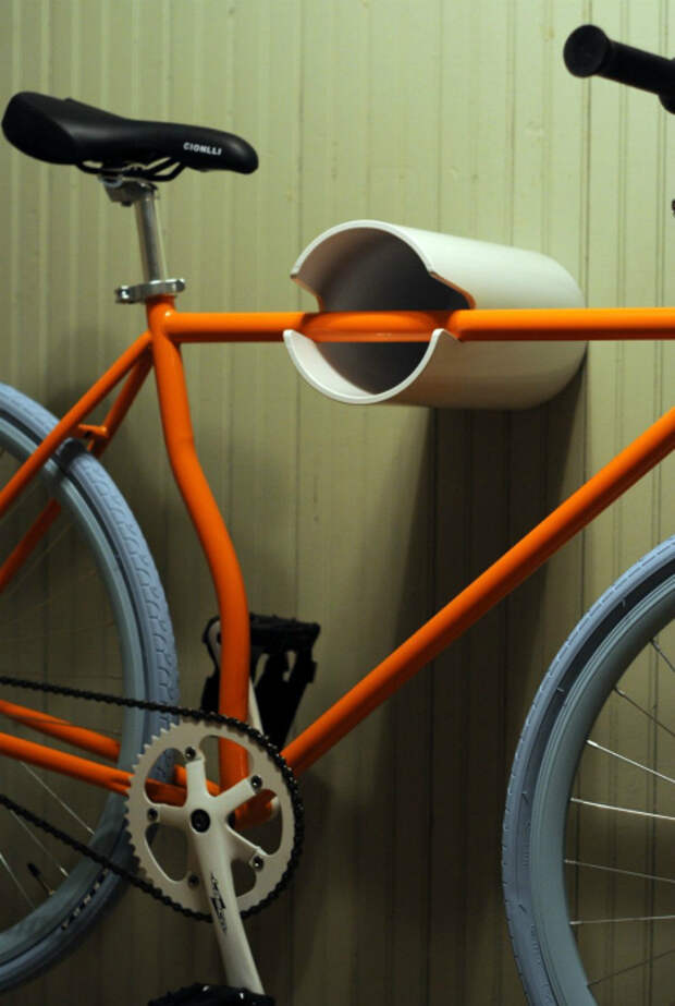 Настенный держатель для велосипеда.