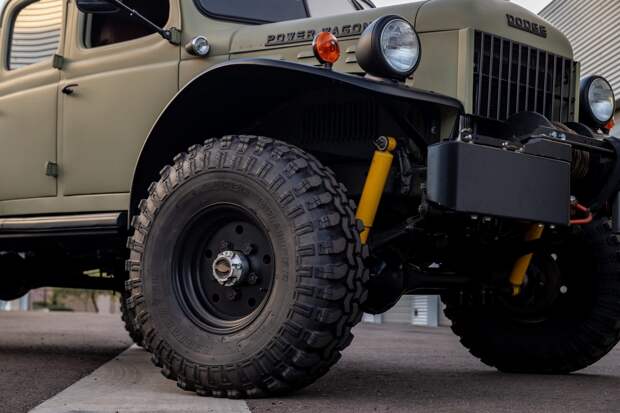 Крутой рестомод Dodge Power Wagon 1949 года