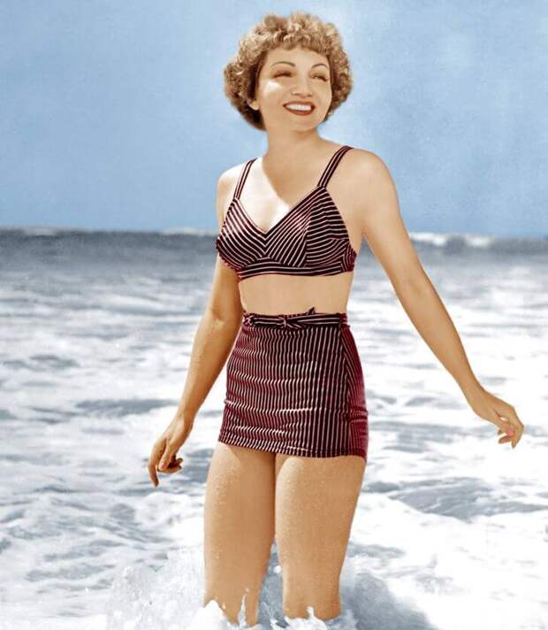 Девушка в купальнике, 1940-е гг.