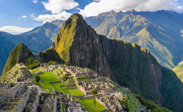 Тропа инков Перу Тропа инков считается одним из пяти лучших пеших маршрутов в мире. Конечной точкой назначения будет таинственный потерянный город инков, Мачу-Пикчу.