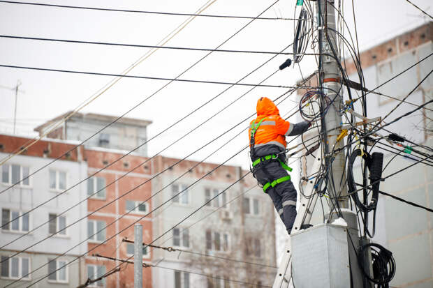 Тульские энергетики работают в режиме повышенной готовности из-за усиления ветра