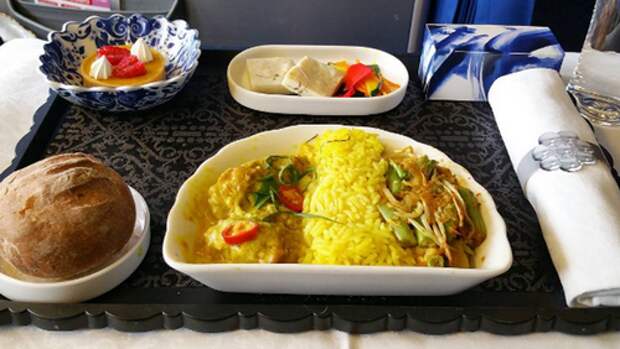 loukas-favorite-foolproof-plane-food-is-curryr