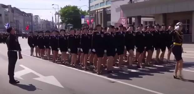 Не сбила строй: В Калининграде наградят девушку, потерявшую туфлю в ходе парада Победы (ВИДЕО)