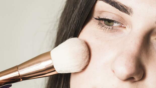 Всех румяней и белее: как правильно наносить румяна, чтобы не насмешить людей