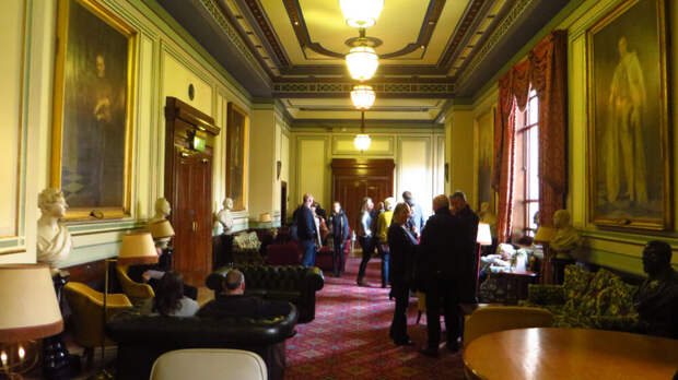 Масоны из Лондонской полиции подали в суд на свое начальство