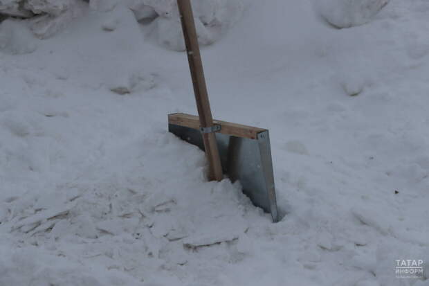 Может ли работодатель заставить сотрудника убирать снег – ответ юриста