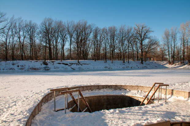 Иеромонах Феодорит: больным и пьяным людям нельзя купаться в проруби на Крещение