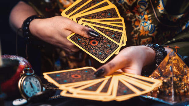 Рыцарь Мечей идет на смену: точный Таро-прогноз на конец недели, с 22 по 26 апреля