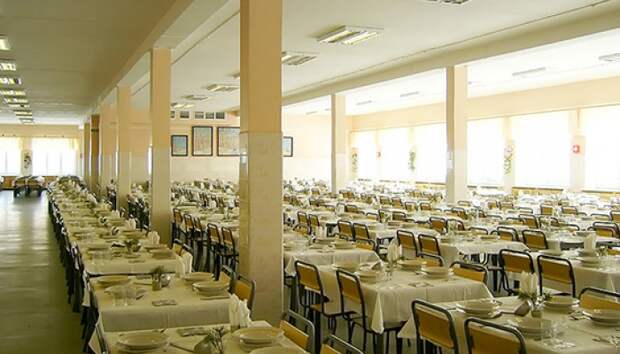 Практически к каждому предприятию были прикреплены общественные столовые,которые не только кормили рабочих, но и способствовали их единству/Фото:ng72.ru Практически к каждому предприятию были прикреплены общественные столовые,которые не только кормили рабочих, но и способствовали их единству/Фото:ng72.ru