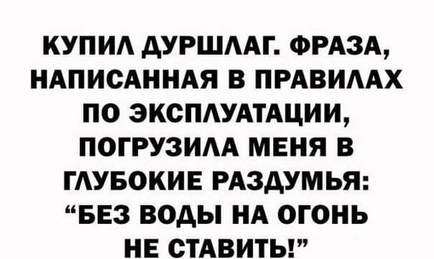 Старинный замок, в холле горит камин, перед камином сидит английский лорд...