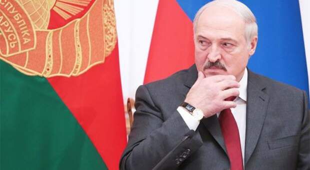 Запад оторвет от Москвы Лукашенко, задушив в объятиях