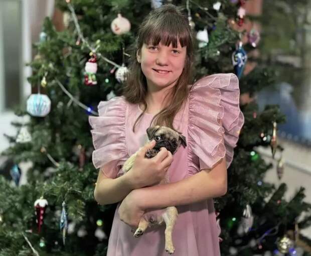 Путин исполнил новогоднее желание Маши из Красноярска и подарил ей мопса