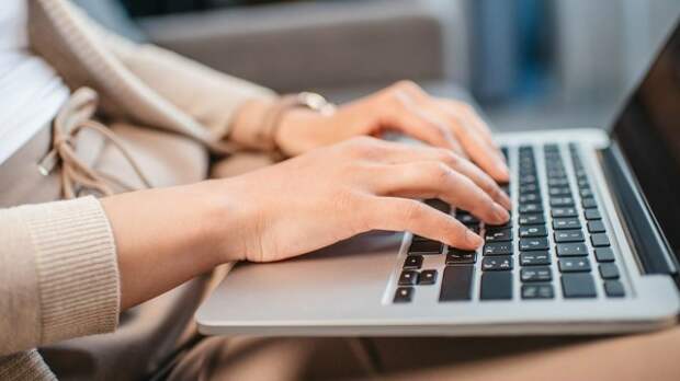 Эксперты «Перезвони сам» предупредили о схемах обмана накануне сезона отпусков