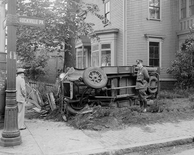 Трагичные и нелепые автомобильные аварии Бостона в 1930-х годах. Фотограф Лесли Джонс