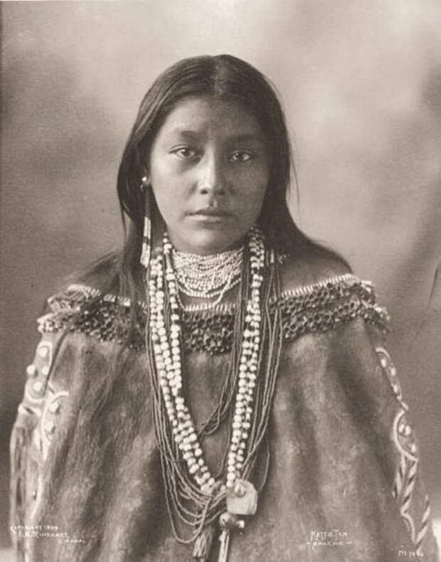 Североамериканская индианка (индеанка) из народа апачей. Фото