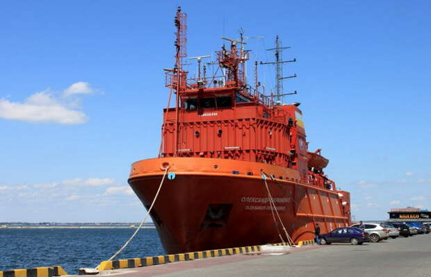 Украинского военного моряка подозревают в измене за получение российского паспорта Украинского военного моряка подозревают в измене за получение российского паспорта
