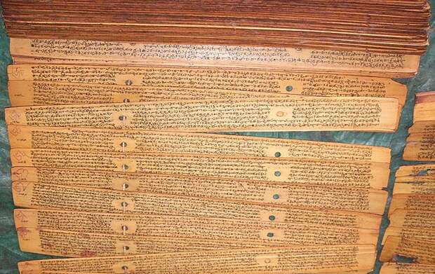 Манускрипты священных текстов на языке каннада в Восточной библиотеке (Oriental Library) Майсура