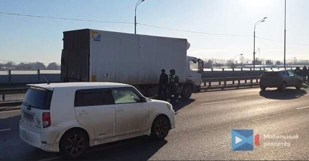 На эстакаде при выезде из Северного сбили человека