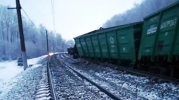 Вагоны товарного поезда сошли с рельсов в Оренбургской области