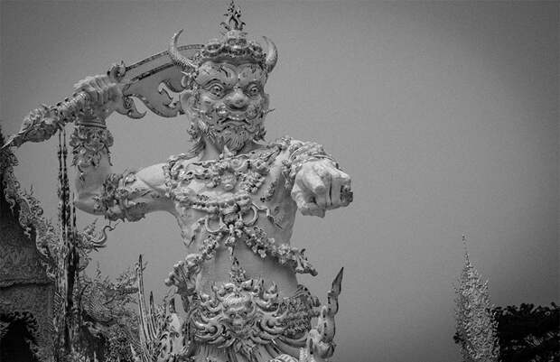 white-temple-thailand-30