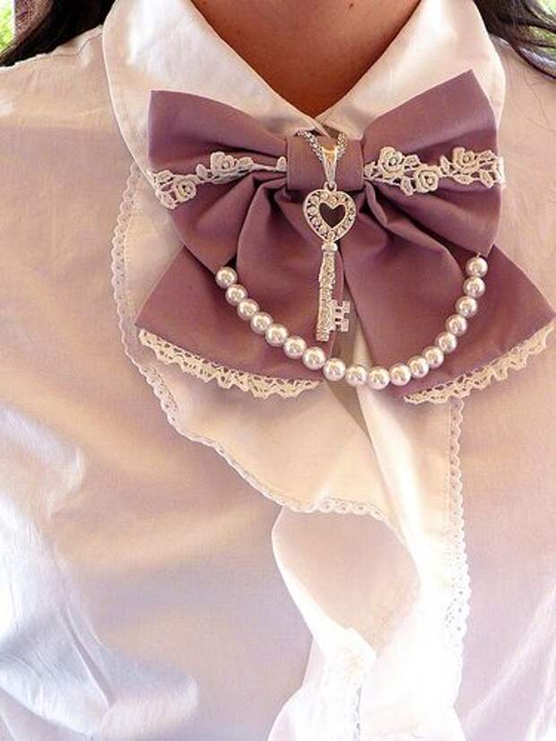 Pearl & bow  - DIY Idea    This would look awesome for a steampunk costume.: 