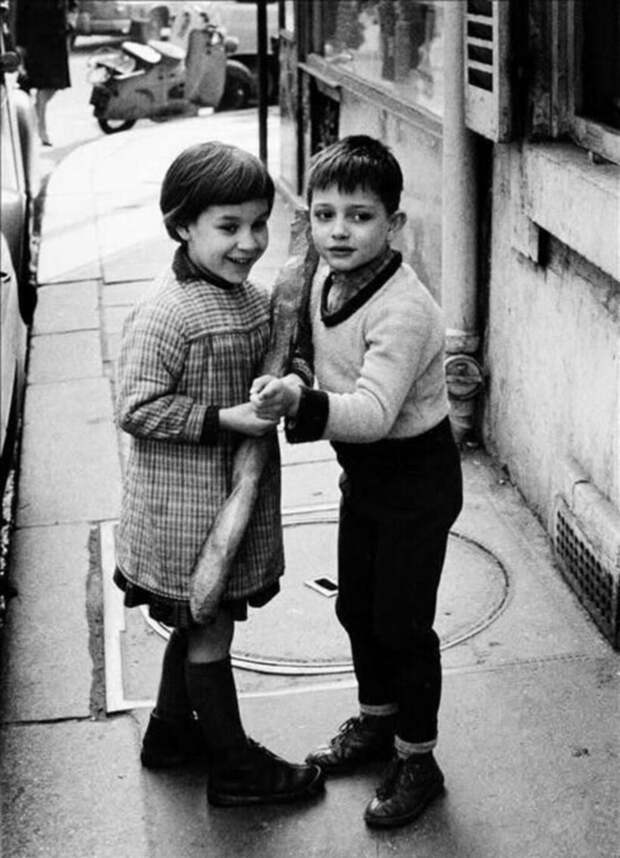 Кто придумал багет, при чем тут Наполеон и как дети Франции когда-то гуляли с багетами