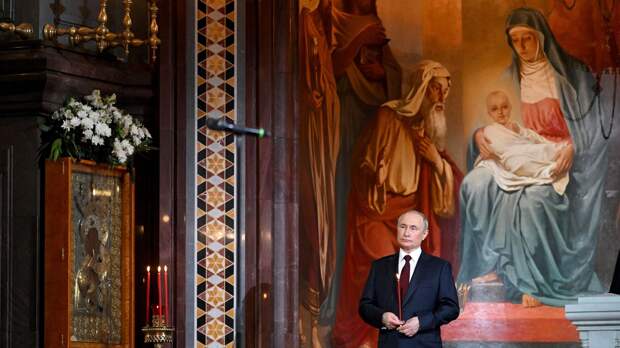 На пасхальную службу в храм Христа Спасителя приехал Путин (видео)