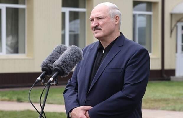 Лукашенко: учителя, не принимающие государственную идеологию, в школе работать не должны