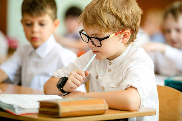 Путин рекомендовал регионам улучшить ситуацию с продленкой для младшеклассников