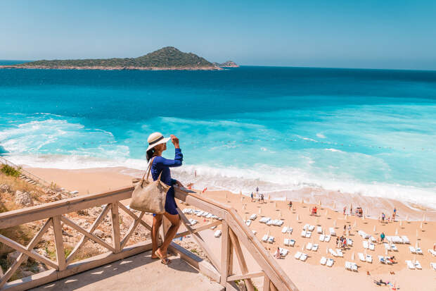 Куда поехать на море в сентябре 2026 года? Лучшие направления для пляжного отдыха в России и за границей