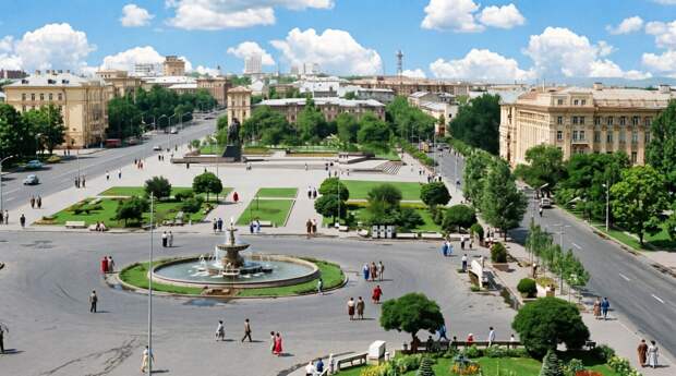 Донецк. Общий вид площади Ленина (панорама). 1968 год